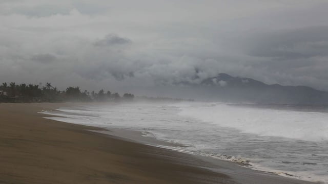 La tormenta tropical Simón se encuentra frente a las costas de Guerrero, Oaxaca y Michoacán.