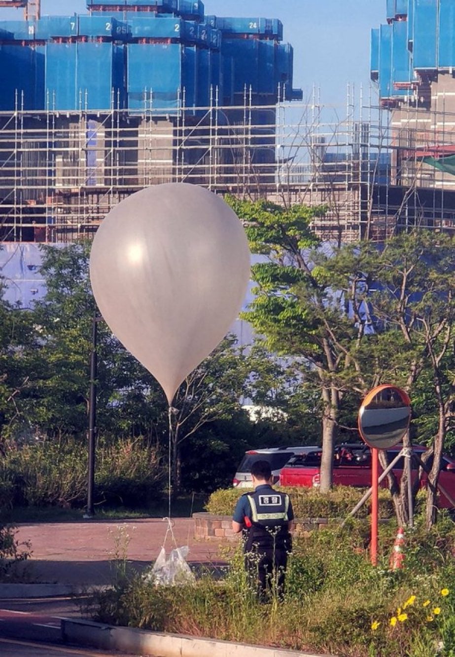 Corea del Norte lanza globos a Corea del Sur con basura como contenido