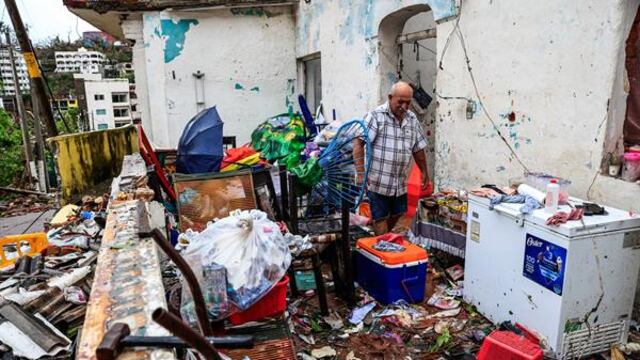 Daños provocados en calles de Acapulco por el huracán Otis