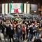 Periodistas irrumpen sesión en Cámara de Diputados exigiendo libertad de prensa