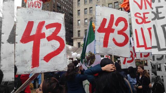 Padres de normalistas marchan a la ONU