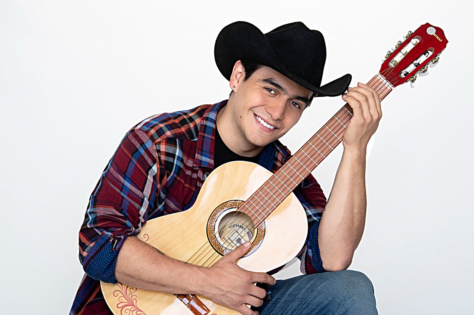 Julián Figueroa, cantante.