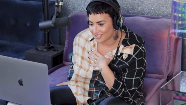 Demi Lovato en su podcast en YouTube.