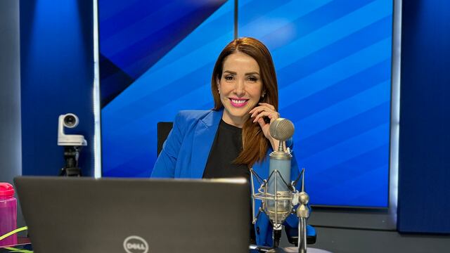 Azucena Uresti estrena programa en Radio Fórmula y critica a AMLO por no asistir a la ceremonia del 5 de febrero en Querétaro