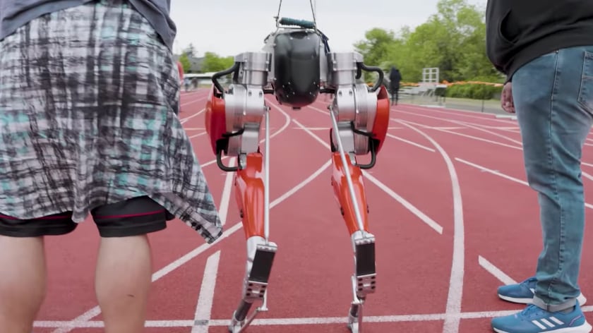 Robot impone nuevo récord de velocidad en 100 metros lisos (VIDEO)