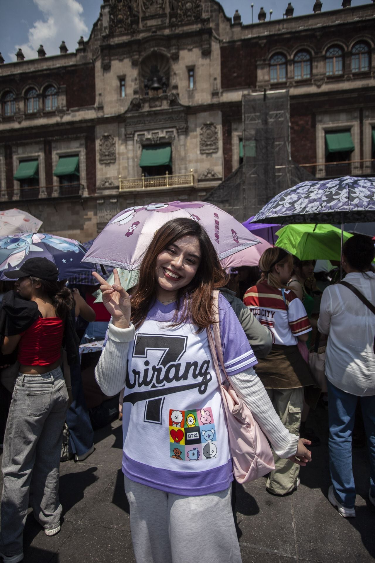 Zócalo se llena de ARMYs: esperan ver a BTS cerca de Palacio Nacional