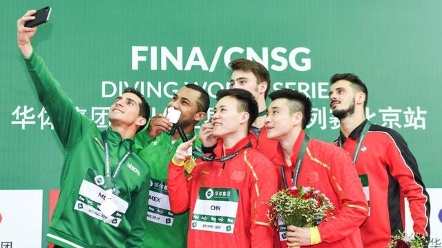 Rommel Pacheco y Jahir Ocampo luego de ganar la plata.