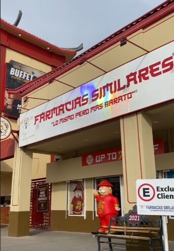 Farmacias Similares temáticas con Dr. Simi oriental