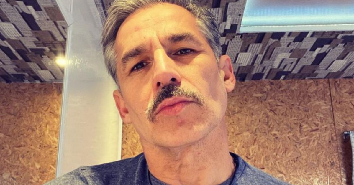 Juan Ríos explica por qué le pidió matrimonio a su novio en plena ...