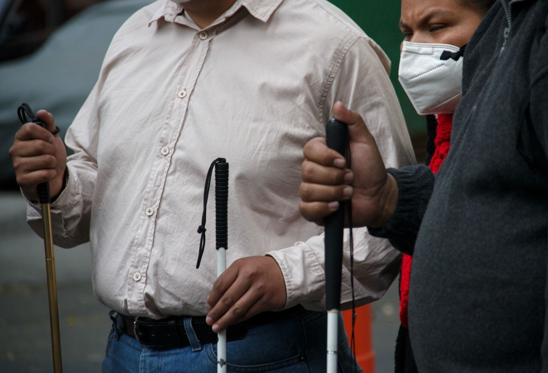 ¿Qué hacer en caso de sismo con para asistir a una persona con discapacidad?