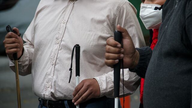 ¿Qué hacer en caso de sismo con para asistir a una persona con discapacidad?