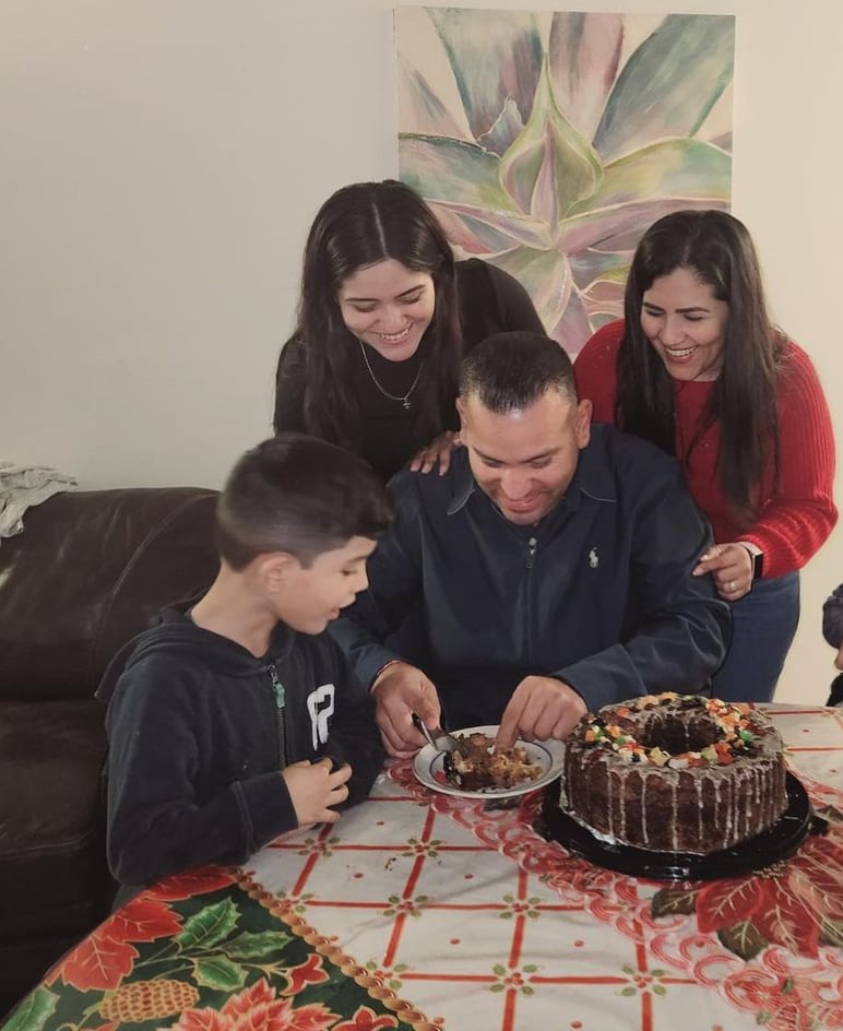 José Guadalupe Fletes es padre de tres hijos junto con su esposa Brenda