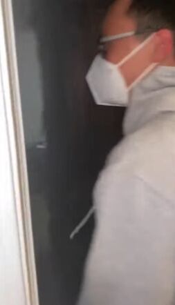 Hijo encuentra a sus papás teniendo sexo