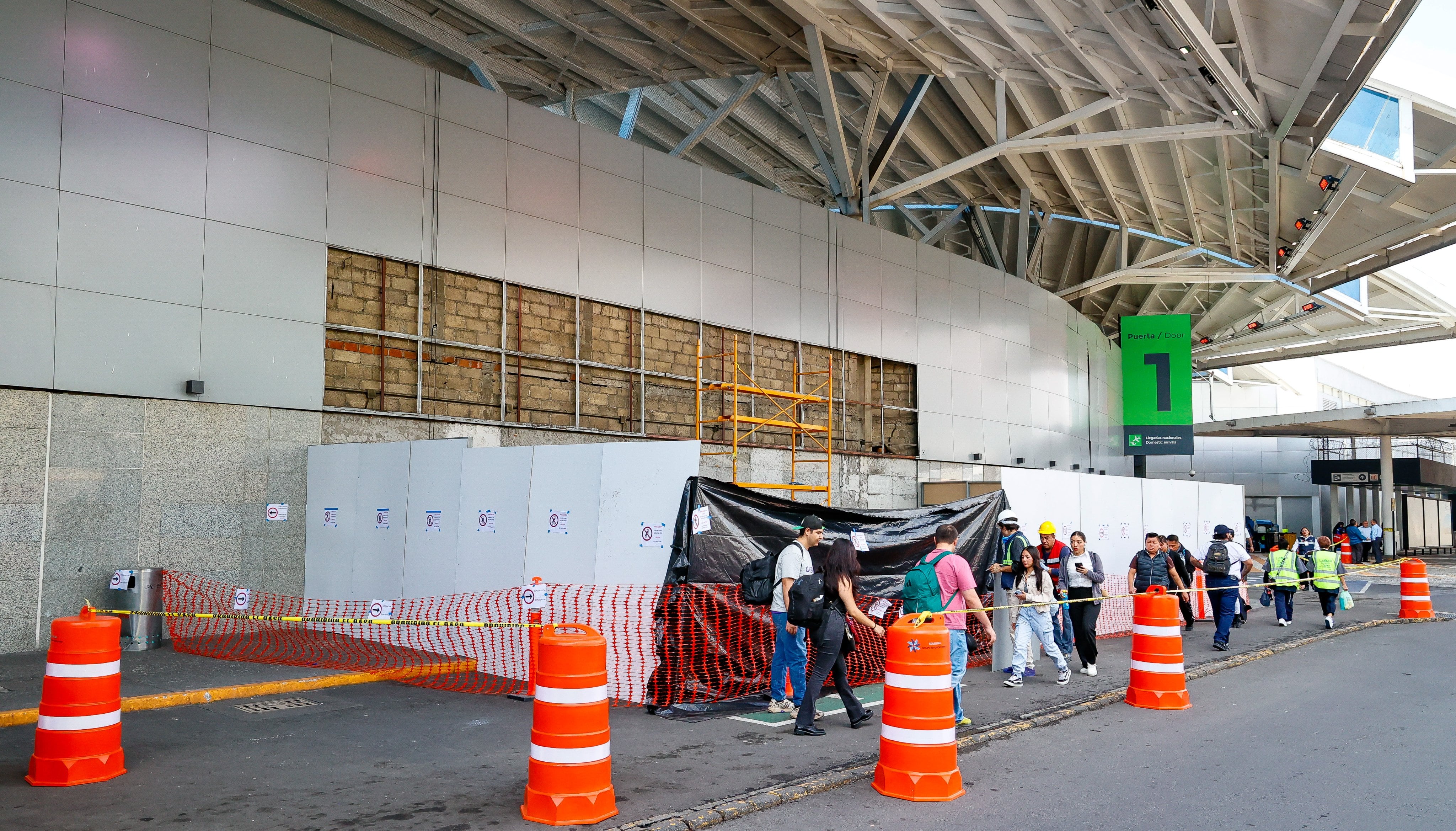 AICM cierra accesos 1 y 2 de la Terminal 1