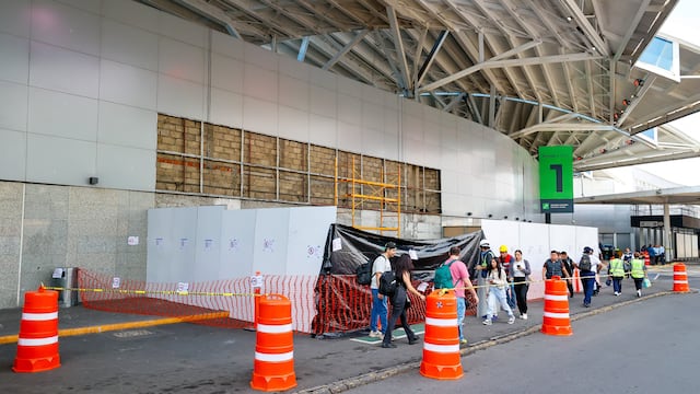 AICM cierra accesos 1 y 2 de la Terminal 1