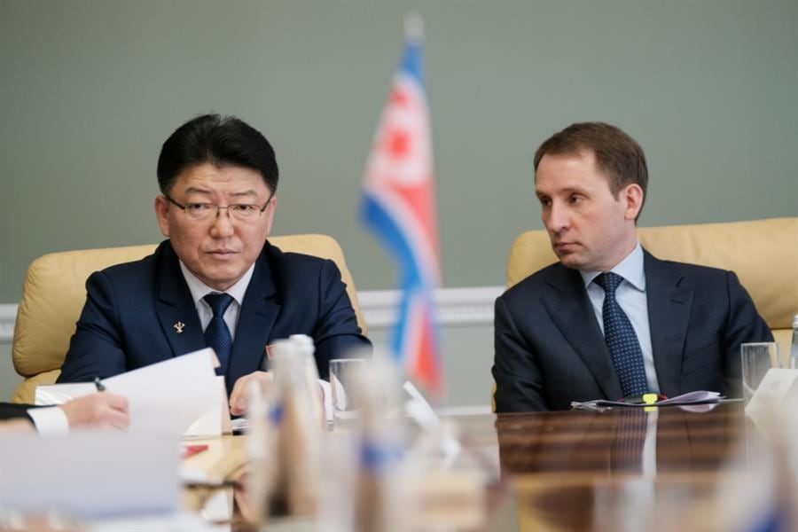Ministros de Corea del Norte y Rusia se reúnen en Moscú