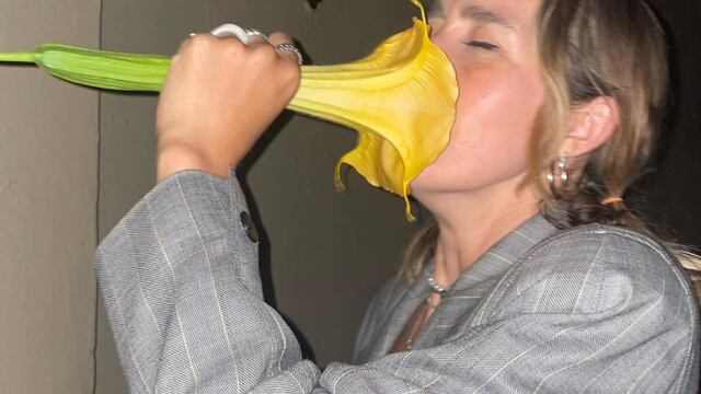 Tiktoker inhala flor venenosa que "no conocía"