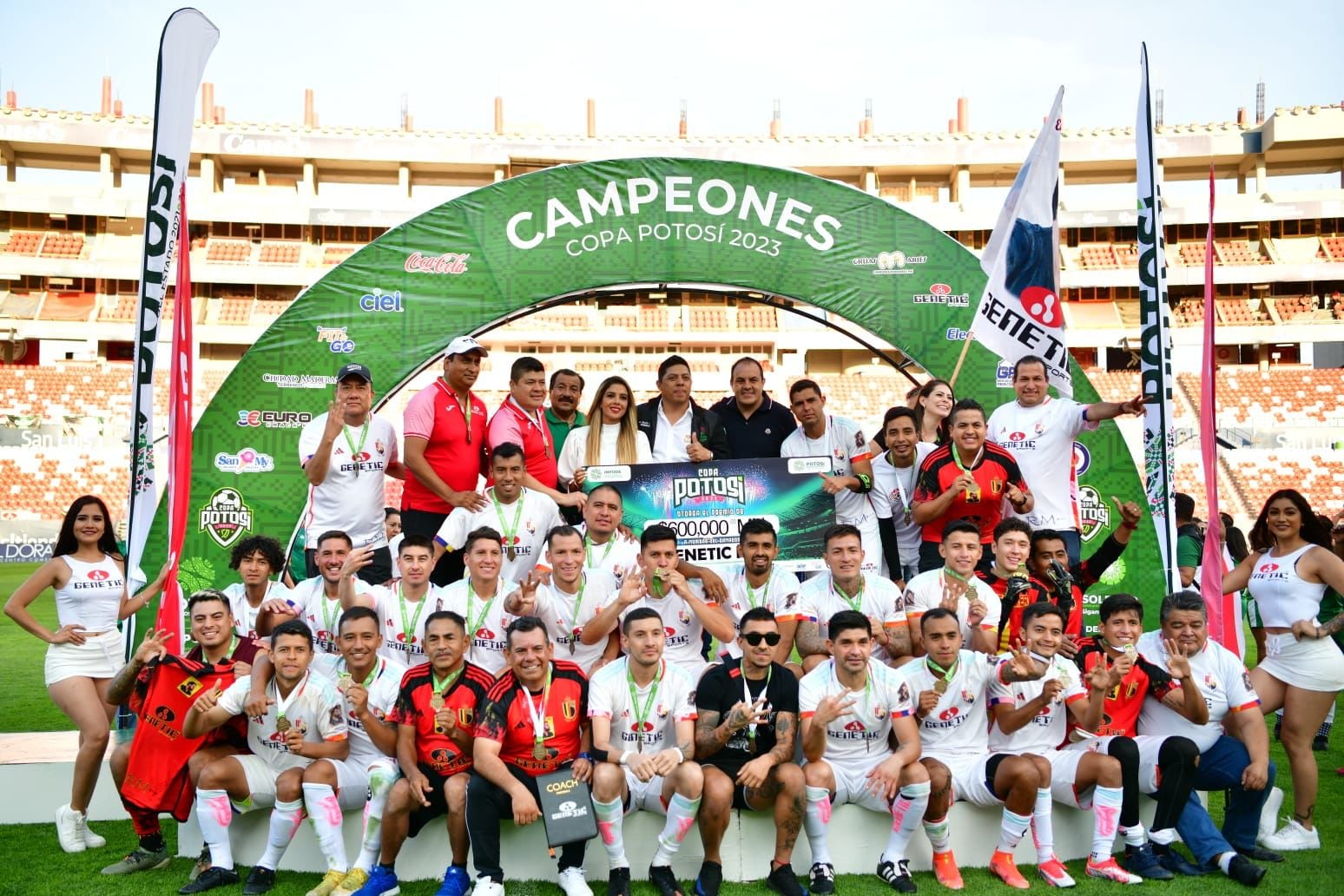 Clausura Copa del Millón, Ricardo Gallardo y Cuauhtémoc Blanco