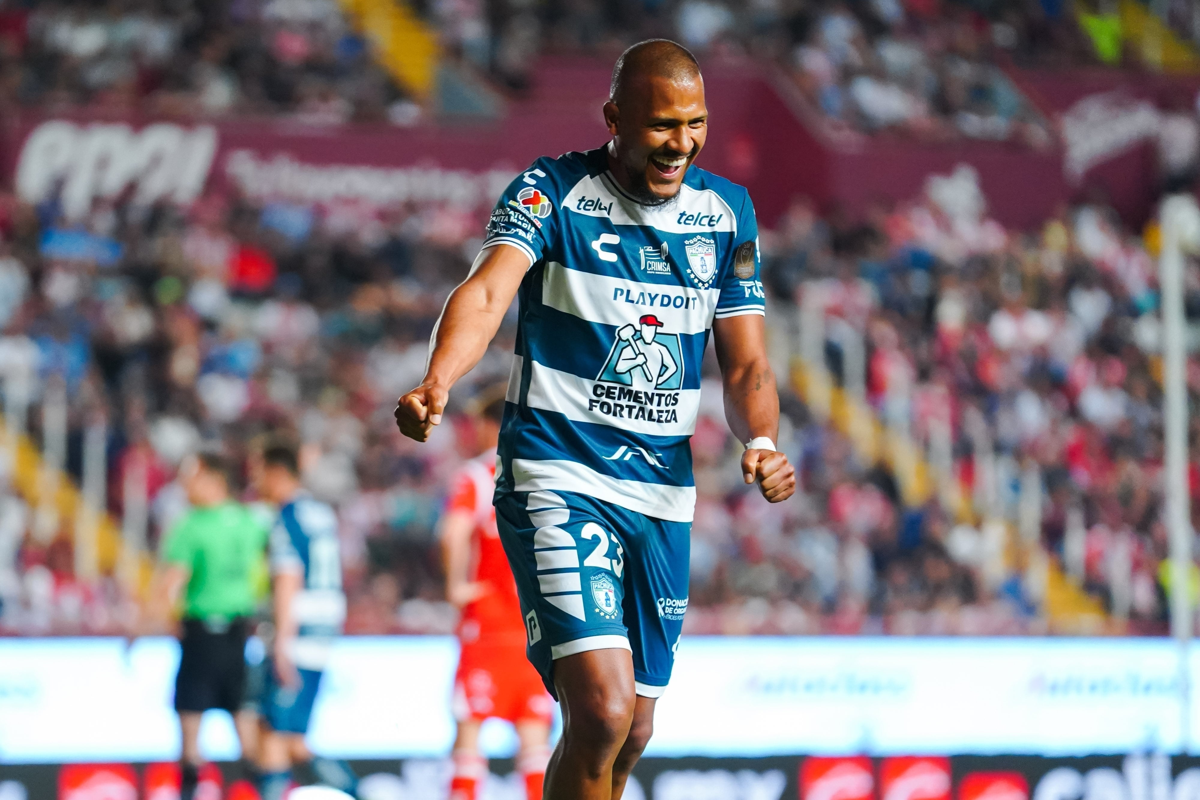 Salomón Rondón es uno de los futbolistas venezolanos que más han destacado en la Liga MX