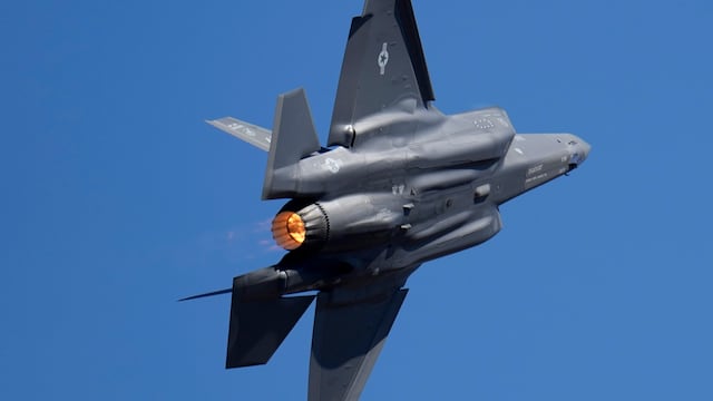 Jet monoplaza de combate F-35 del ejército de Estados Unidos se estrella