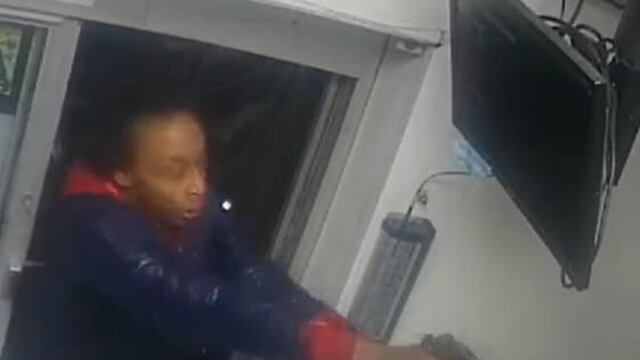 Mujer dispara contra trabajadores de Burger King.