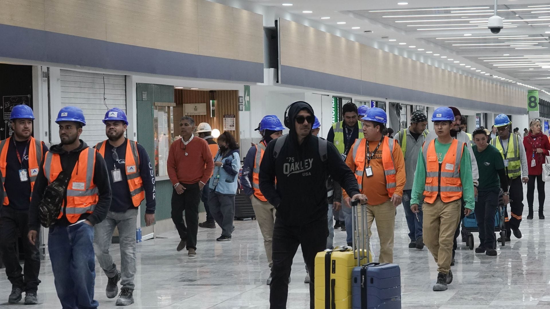 Caos en aeropuertos chilangos
