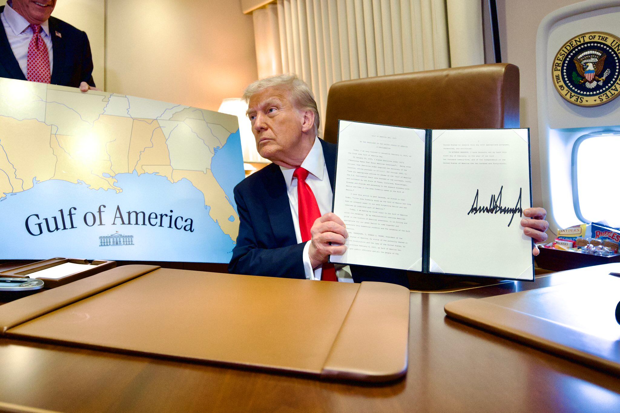 Donald Trump firma proclama el 9 de febrero como el Día del Golfo de América
