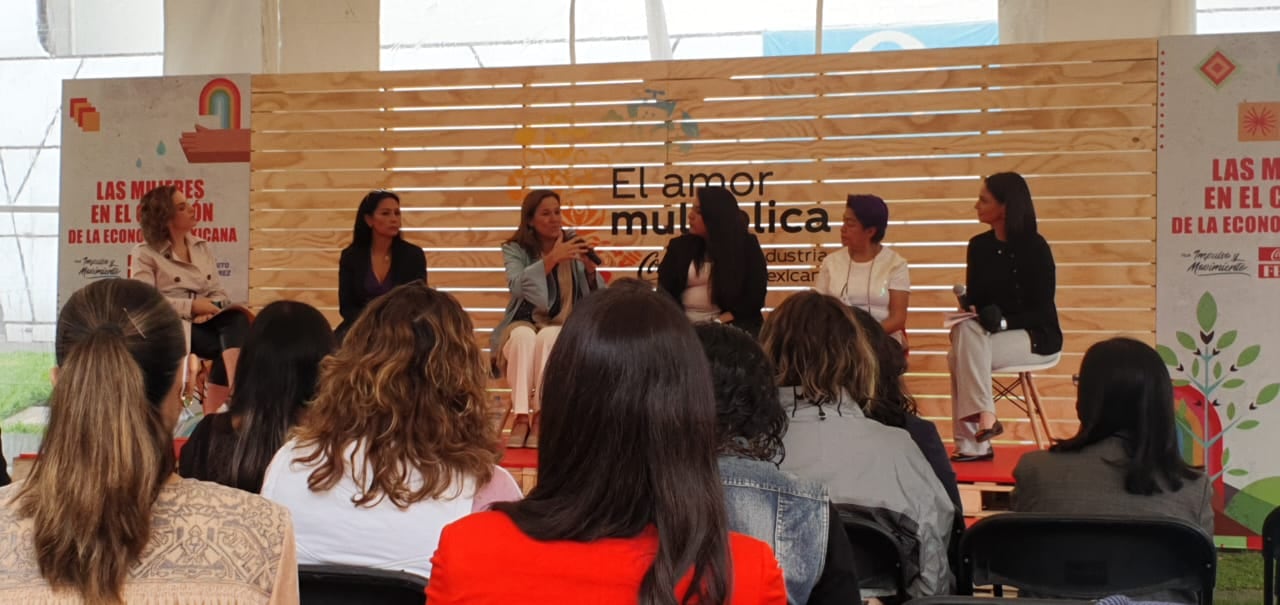 Margarita Zavala en el foro organizado por la Industria Mexicana de Coca Cola