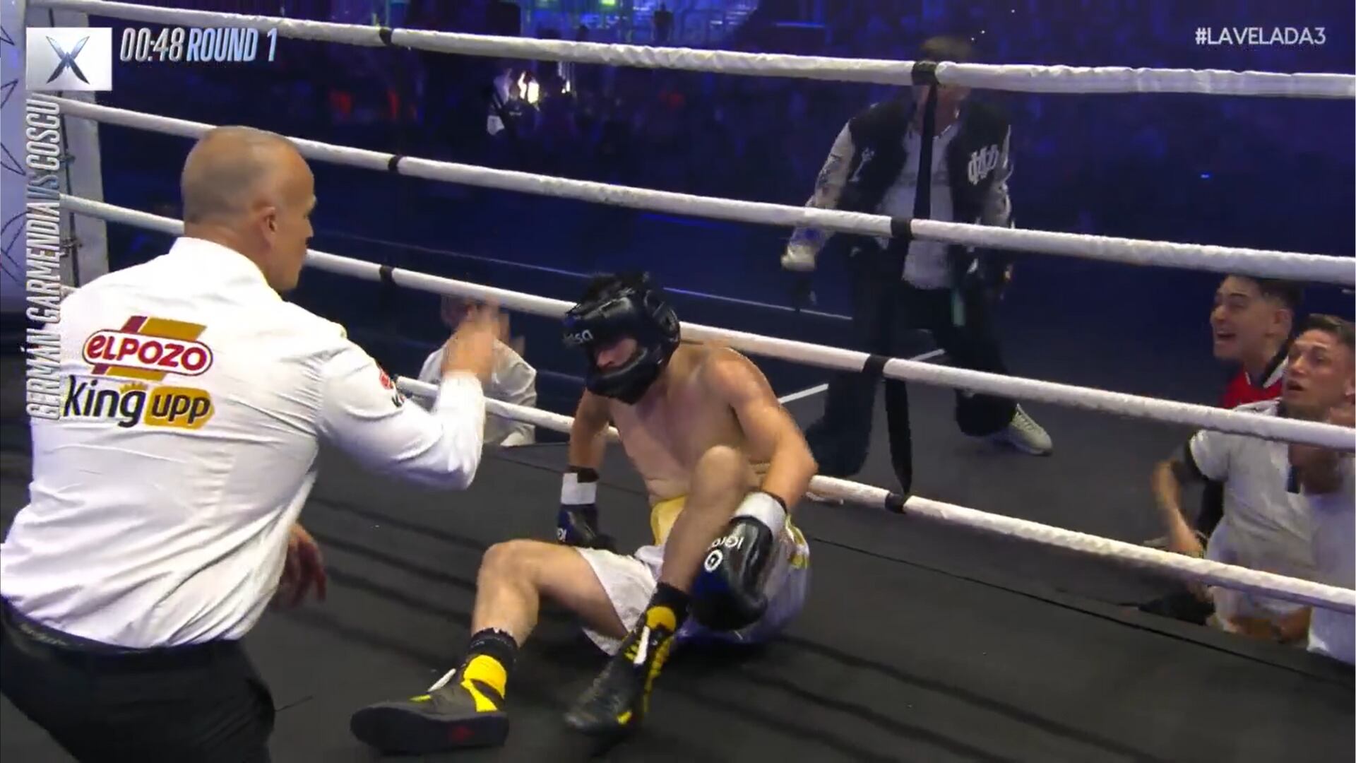Germán Garmendia cae a la lona ante Coscu; se declara un knockout técnico minutos después