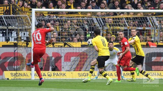 Marco Fabián marcó un soberbio gol ante el Dortmund