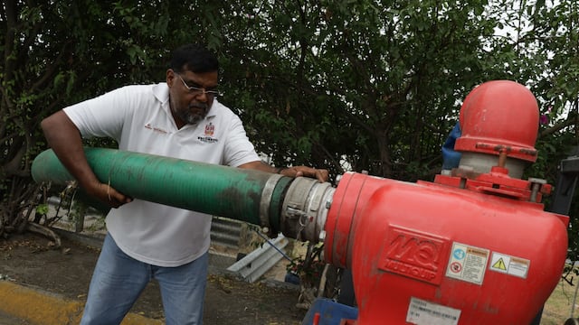Escobedo intensifica limpieza de canales pluviales ante lluvias