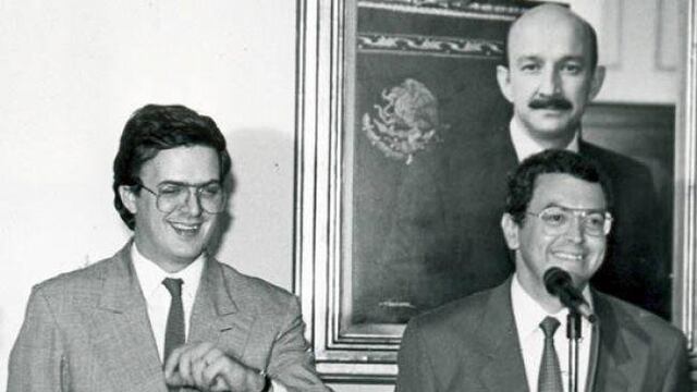 Ebrard y Camacho abajo de la gran foto de Salinas