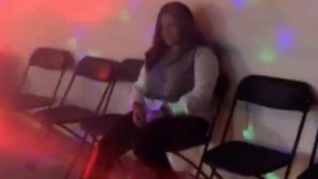 Cantante quiere organizar una fiesta de cumpleaños para la joven plantada