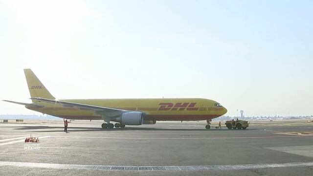 AMLO regresa al AIFA para la llegada del primer vuelo de carga de DHL