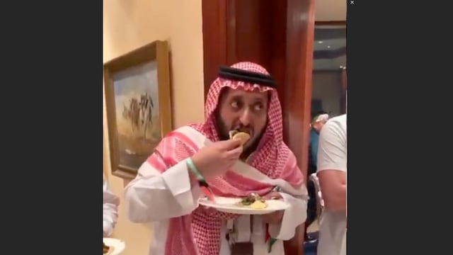 El príncipe saudí disfruto de un taco cortesía de Andy Ruiz