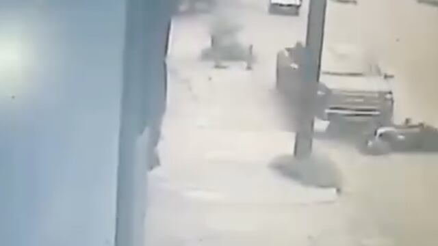 Supuestos asaltantes son arrollados por camioneta luego de robar 2.5 millones de pesos en banco de San Nicolás de los Garza