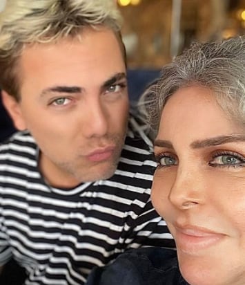 Cristian Castro y Verónica Castro con look similar.