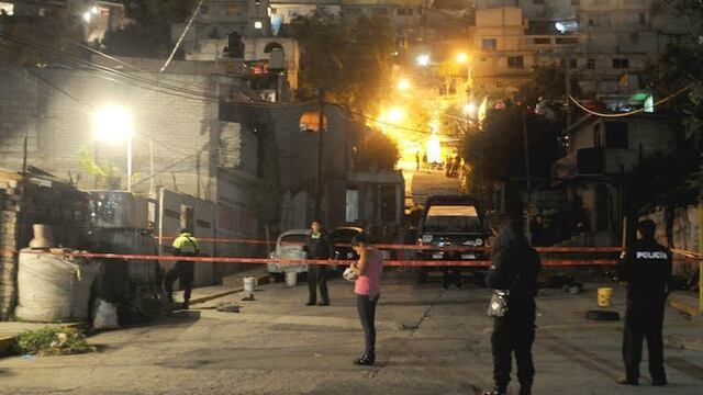 Al lugar llegaron policías municipales, policías estatales, personal de Protección Civil y paramédicos de la Cruz Roja. Foto: Luis Carbayo/Cuartoscuro