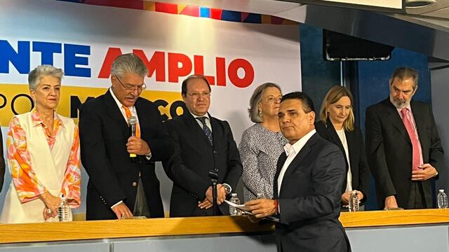 Silvano Aureoles se registra a proceso de Va por México