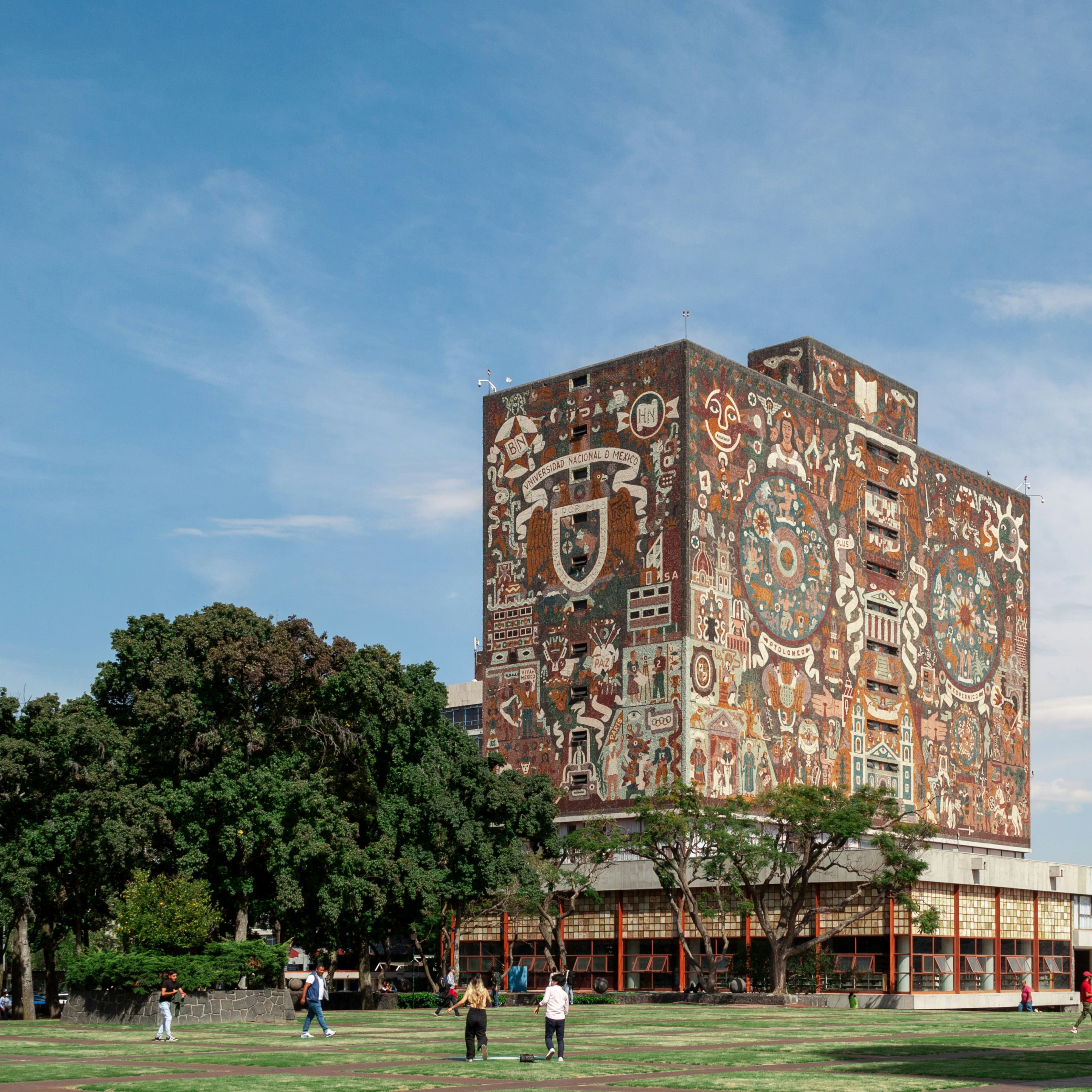 Acusan trampas con TikTok en examen de ingreso a la UNAM