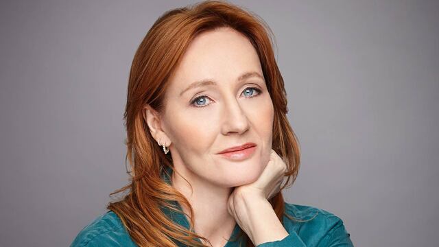 El comentario transfóbico de J.K. Rowling que exhibe la ideología de la autora de Harry Potter