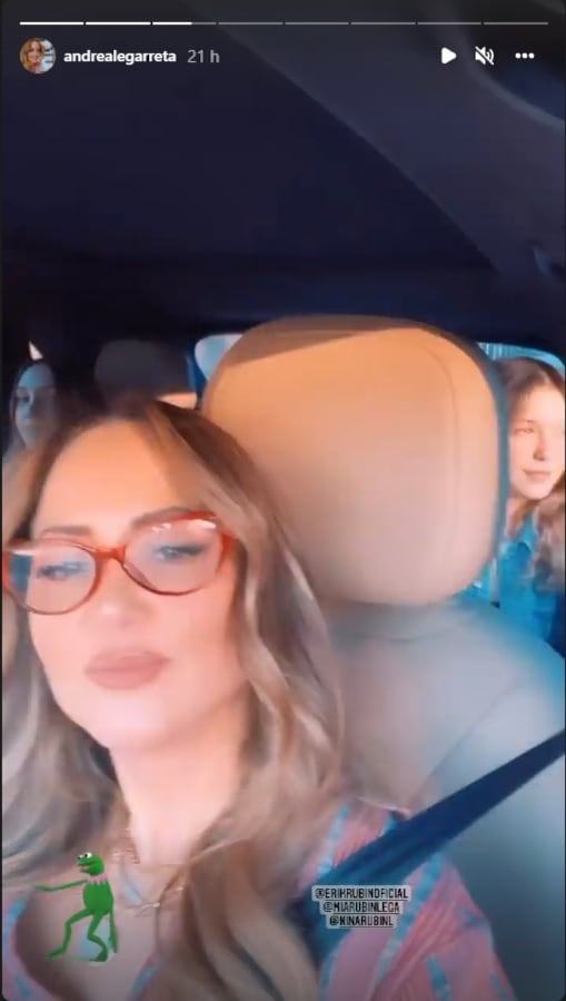 Andrea Legarreta y sus hijas