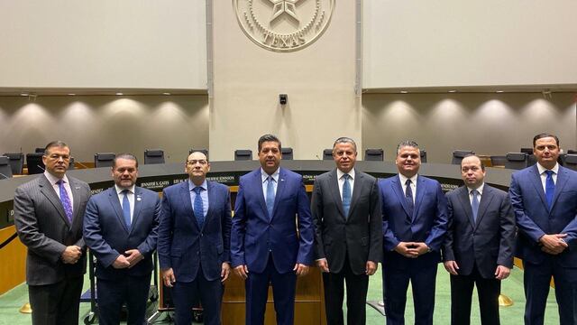 Francisco García Cabeza de Vaca sostiene encuentros de trabajo con el alcalde de Dallas y empresarios de aerolíneas para promover la conectividad aérea con el sur del estado.