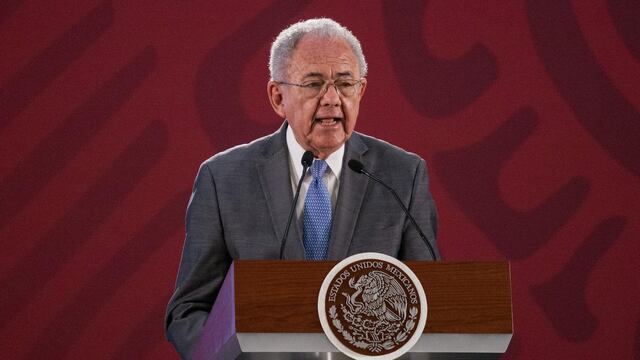 Javier Jiménez Espriú. Aeropuerto en Santa Lucía sigue.