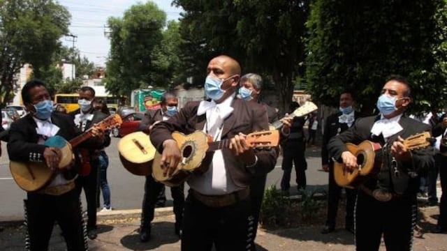 Con cubrebocas el coro alemán no puede cantar, pero el mariachi sí