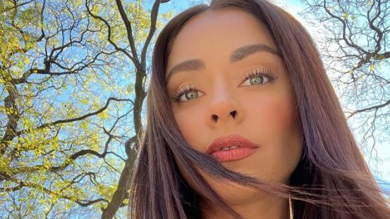 Claudia Martín luce irreconocible; cambia drásticamente de look