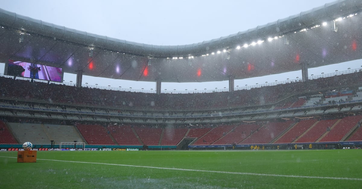 Chivas vs Tijuana se retrasa por tormenta eléctrica en la Liga MX