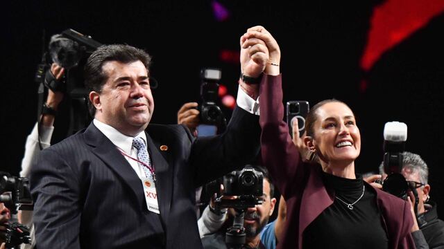 Pablo Haces Barba, senador y líder sindical de la CATEM, y Claudia Sheinbaum, Coordinadora de los Comités de Defensa de la Cuarta Transformación