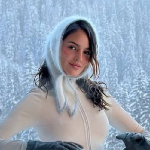 Eiza González nos sorprende con su sesión de fotos invernales