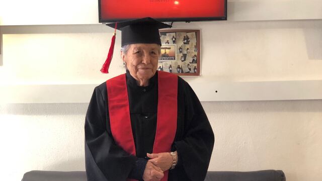 Abuelita se gradúa de la universidad a sus 93 años